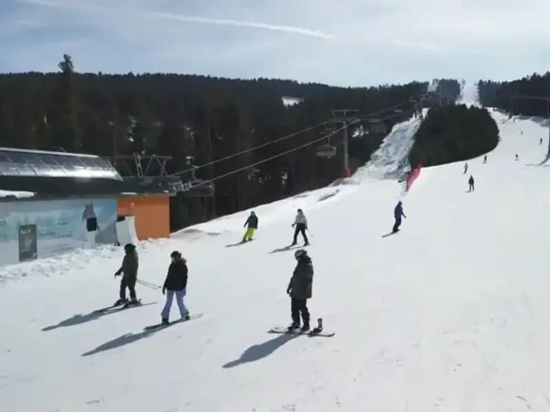 Sarıkamış'ta Bahar Keyfi: Kayak Tutkunları İçin Yeni Bir Cennet