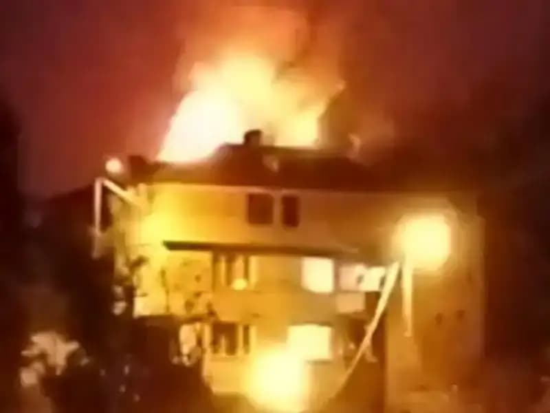 Saman Dolu Çatı Yangını, Mahallede Panik ve Hareketli Anlar Yaşattı