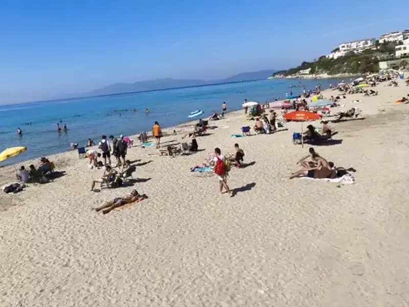 Sıcak Hava Dalgası Plajları Dolup Taşıyor: Yazın Keyfi Artık Başladı!