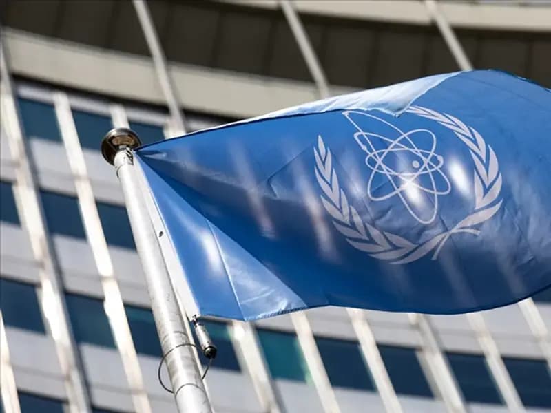 İran'daki Nükleer Santrale Füze İsabet Etti, Hasar Yok