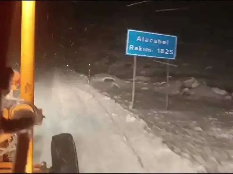 Antalya’da Kış Gelmeden Kar Sürprizi: Şehir Beyaza Büründü!