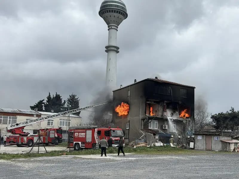 Büyükçekmece'de Yangın: 3'ü Çocuk 6 Kişi Kurtarıldı