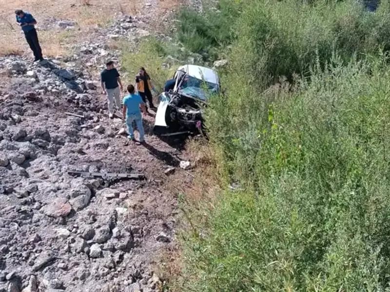 Sivas'ta Otomobil Dere Yatağına Düştü: Korkunç Kaza İki Can Aldı