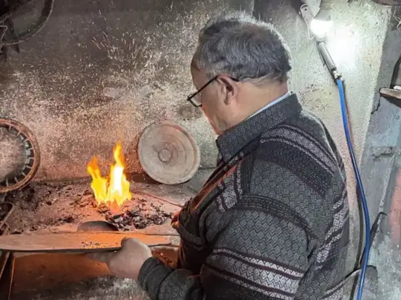 Baba Mesleğini 20 Metrekarelik Dükkanında Yaşatıyor: Gelenekten Geleceğe