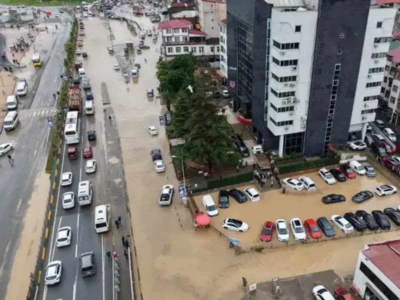 Trabzon'daki Sel Felaketi: Kayıp Kişinin İzleri Aranıyor