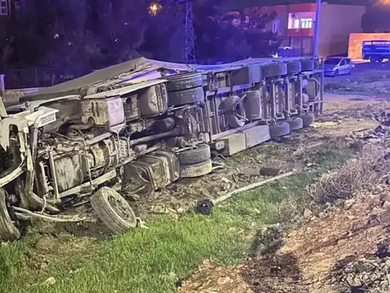 TIR Devrildi: 6 Yaralı, Kazanın Nedeni Ne?