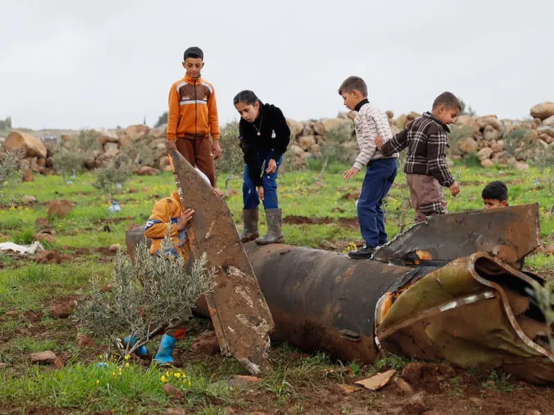 İran'dan İsrail'e Ateşlenen Roket Parçaları Suriye'ye Düştü