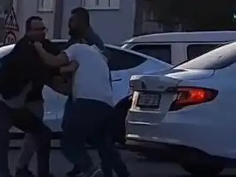 İstanbul'da Tekmeli Yumruklu Yol Verme Kavgası: Sokaklar Müzakere Alanı Olmadı