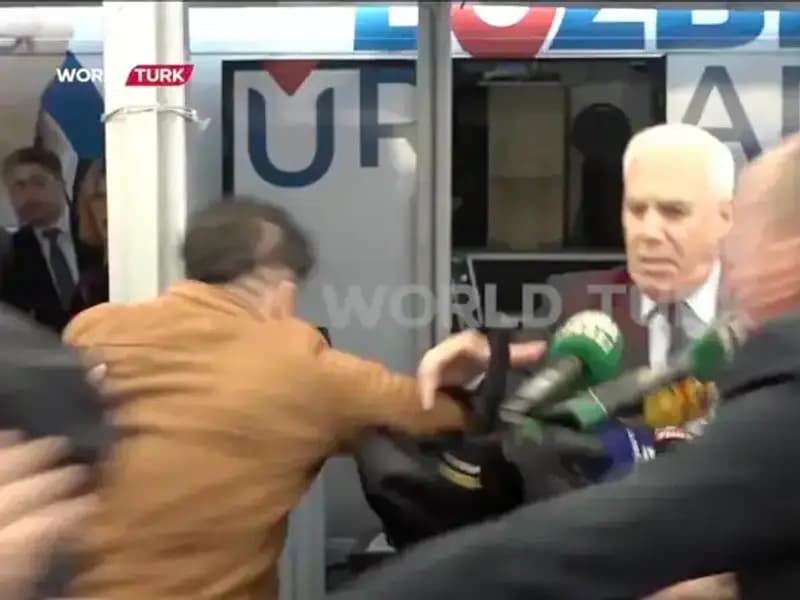 Bursa Büyükşehir Belediye Başkanı'na Yapılan Yumruklu Saldırının O Anları Görüntülendi