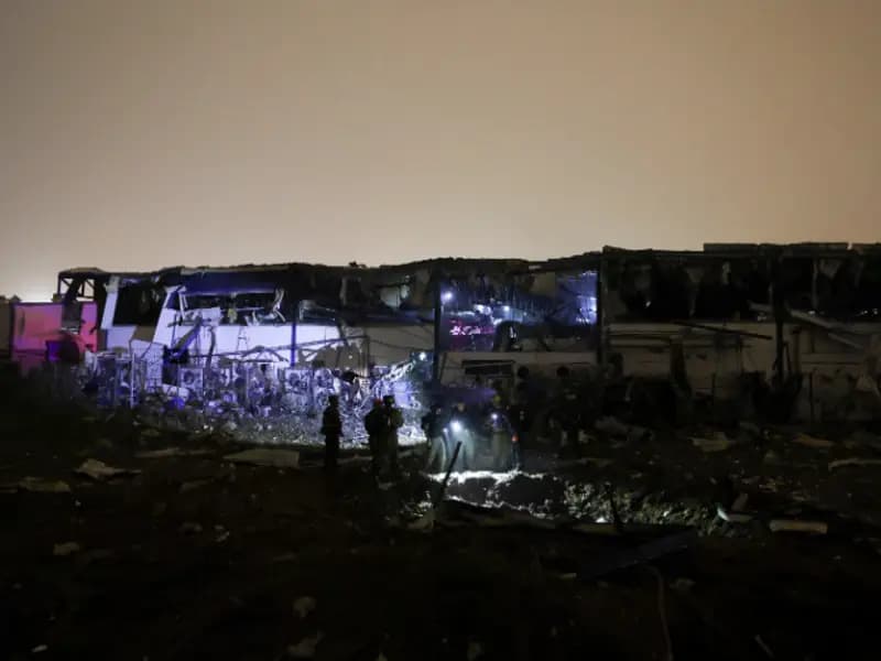 İran Füzesi İsrail Hava Savunmasını Aştı: Petah Tikva'da Yıkım