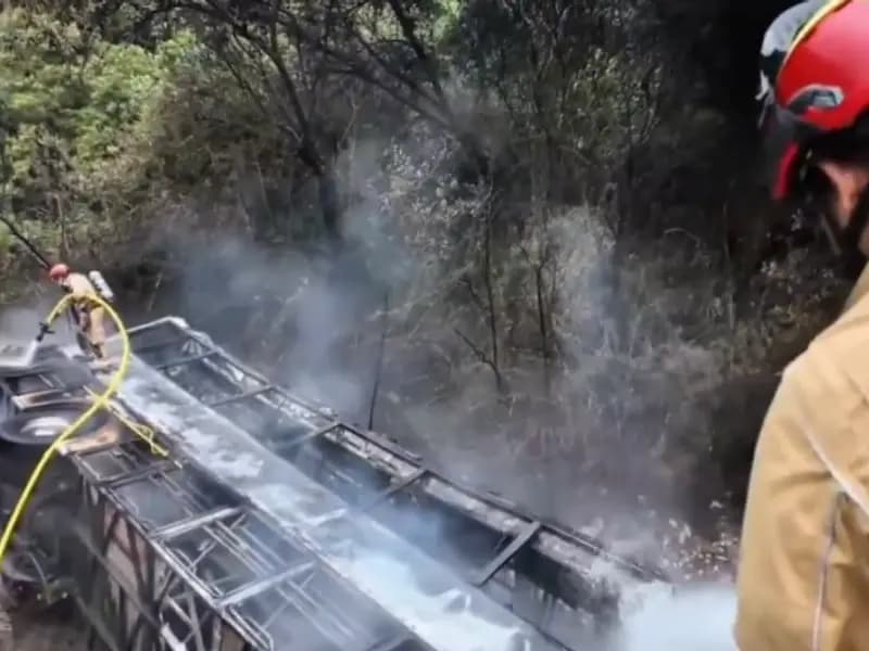 Ekvador'da Yolcu Otobüsü Uçuruma Yuvarlandı: 11 Ölü