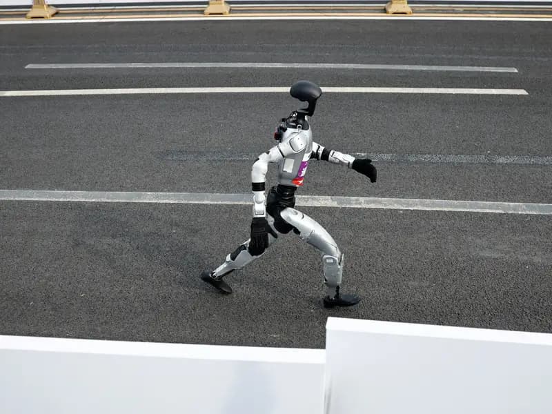 İnsansı Robotlar Yarı Maratonda Dünya Rekorunu Kırdı