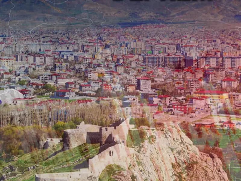 Van'da 5,2 Büyüklüğünde Deprem: İlk Görüntüler Geldi