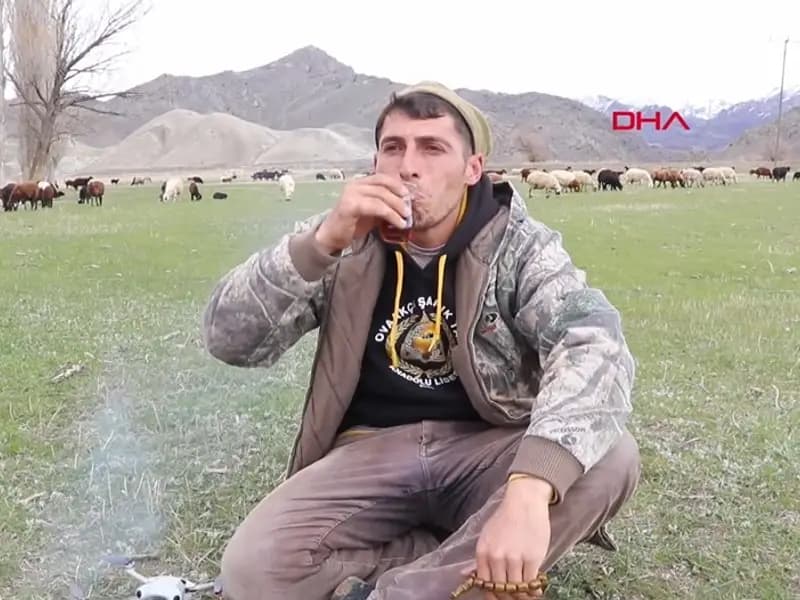 Erzurum'da Dron ile Koyun Sürüsü 30 Saniyede Toplandı
