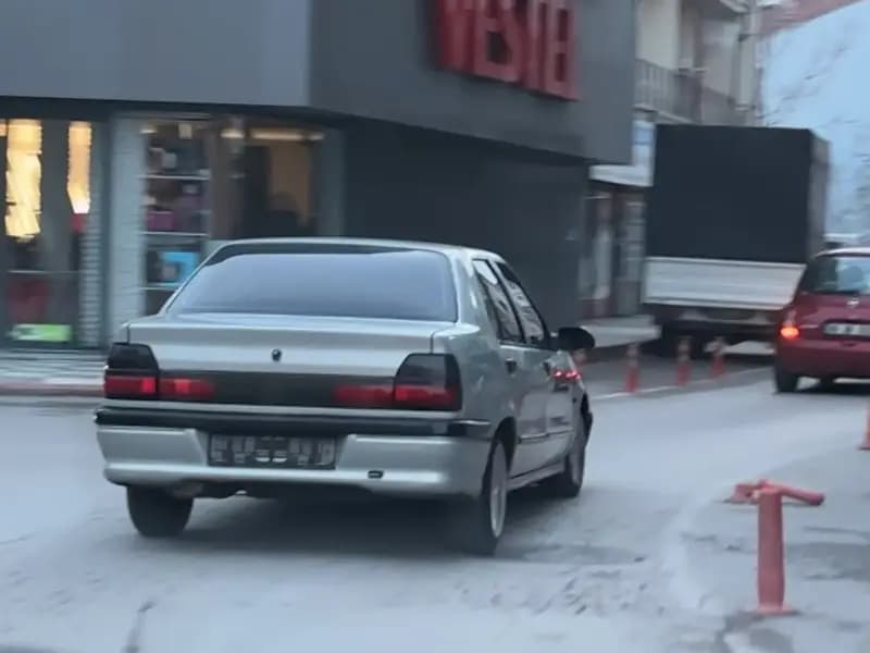 Aksaray'da Alkollü Sürücü Kaza Yapıp Plakalarını Söktü