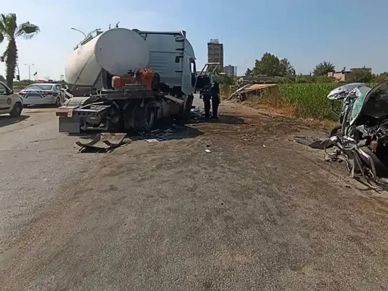 Adana'da Feci Kaza: Otomobil ve Kamyon Tankere Çarptı!