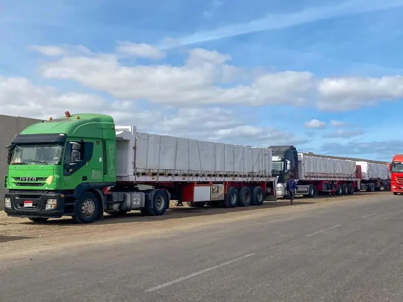 Gazze'ye Yardım Tırları Ateşkes Sonrası Girmeye Başladı