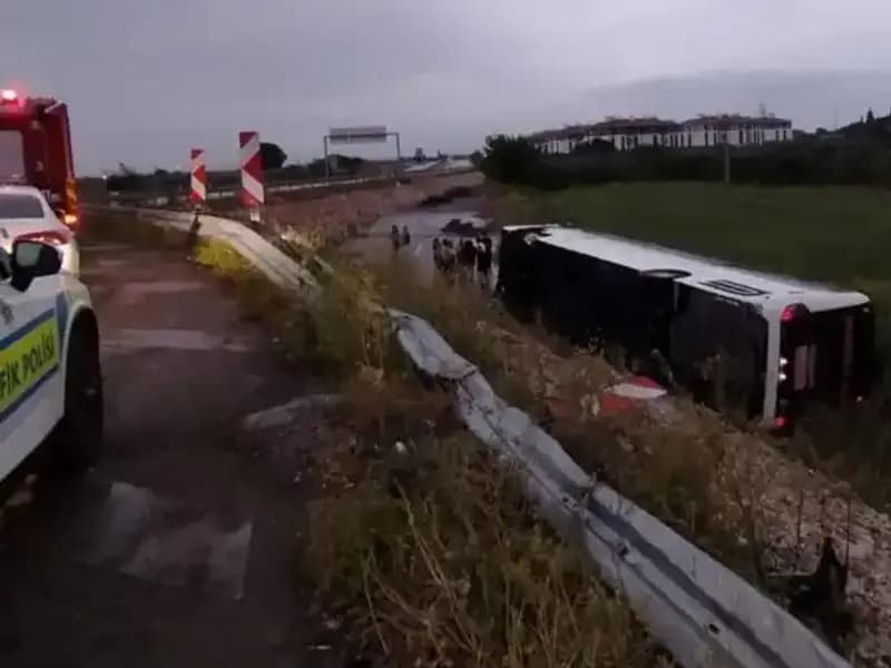 Manisa'da Otobüs Kazası: Feci Çarpışmada Yaralılar Bulundu