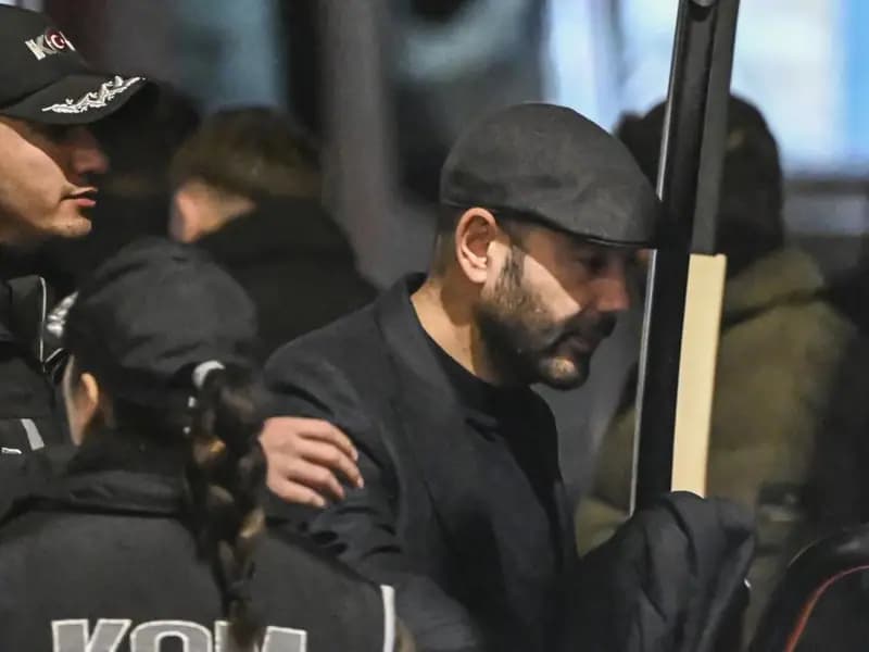 Beşiktaş Belediye Başkanı Akpolat İhale Yolsuzluğu Soruşturması Sonucu Tutuklandı