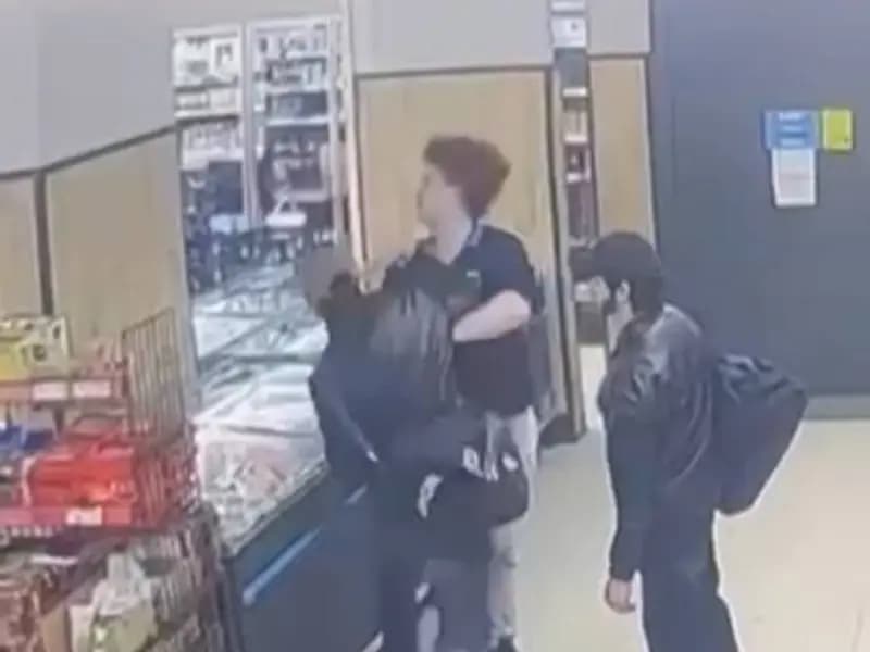 Küçükçekmece'de Market Çalışanına Saldırı: Olayın Detayları