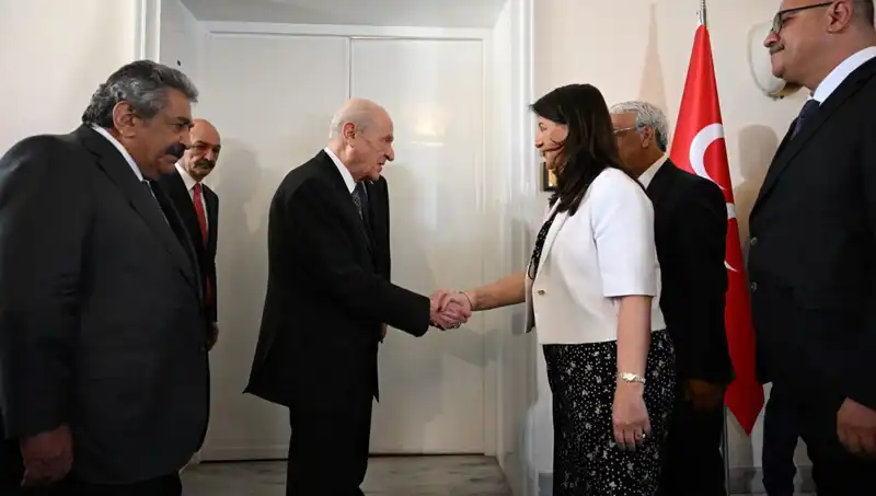 Bahçeli, DEM Parti Heyeti ile Görüşerek Siyasi Stratejilerini Gözden Geçirdi