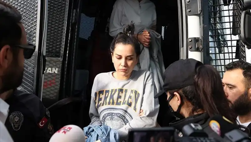 Dilan Polat'ın Instagram Hesabı Askıya Alındı mı? Kullanıcılar Ne Düşünüyor?