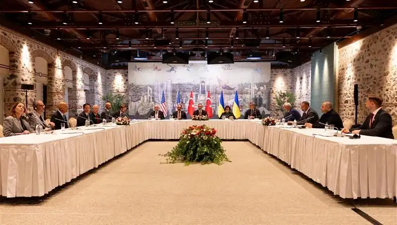 Barış Masasında Kritik Gün: Üçlü Toplantı Başladı, Umutlar Yeniden Yeşerdi
