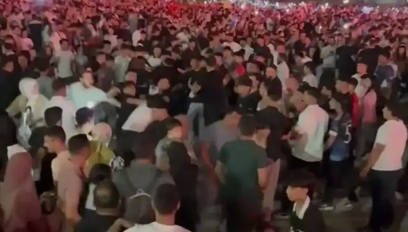 Konserde Çıkan Bıçaklı Kavga: Üç Kişi Yaralandı
