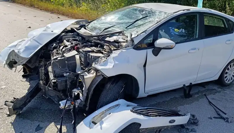 Çanakkale'de Trafik Kazası: İki Yaralı, Olayın Detayları Şaşırtıyor