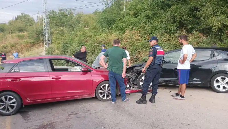 Karamürsel'de Trafik Kazası: 4 Yaralı, Detaylar Şok Edici