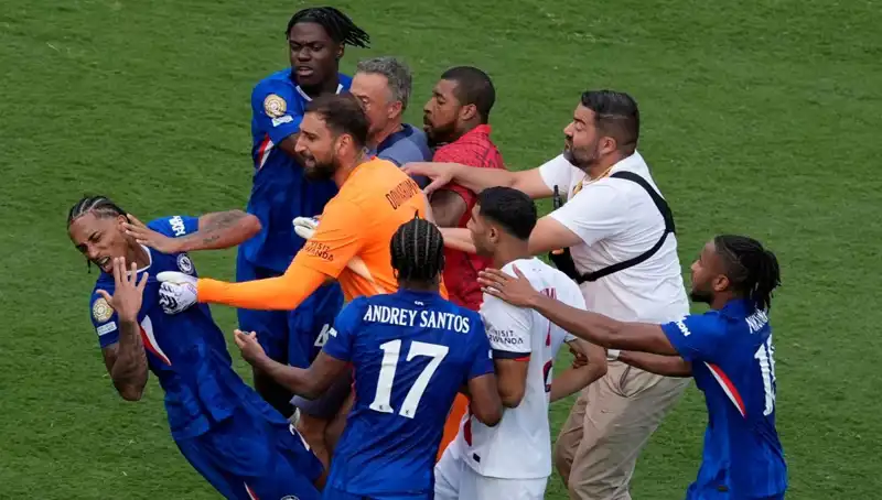 Futbol Dünyasında Şok: Teknik Direktör ve Futbolcu Arasında Yumruklaşma Olayı