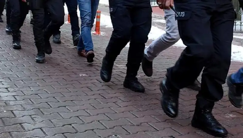 Antalya'da Silah Kaçakçılarına Büyük Operasyon: Gözaltılar ve Detaylar Ortaya Çıktı