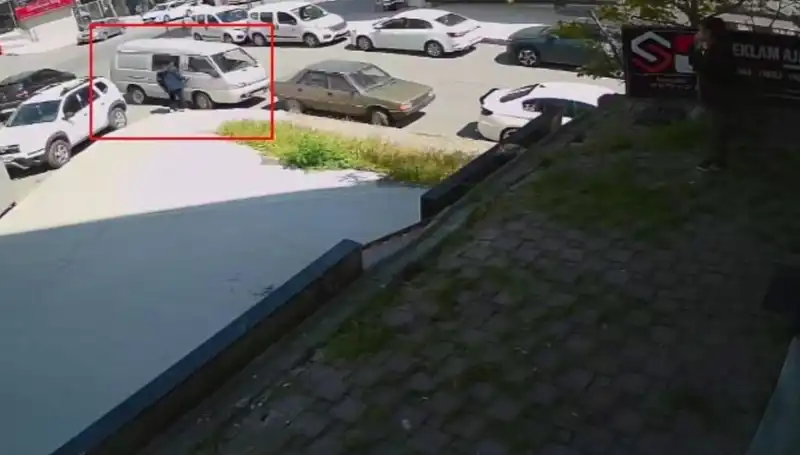 Aracını Çalmaya Çalışan Hırsızı Suçüstü Yakalayan Kahraman Vatandaş