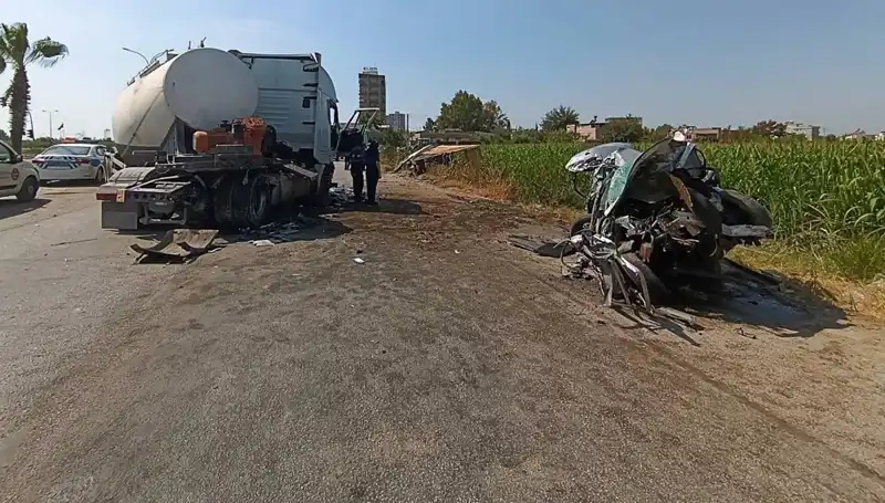 Adana'da Feci Kaza: Otomobil ve Kamyon Tankere Çarptı!