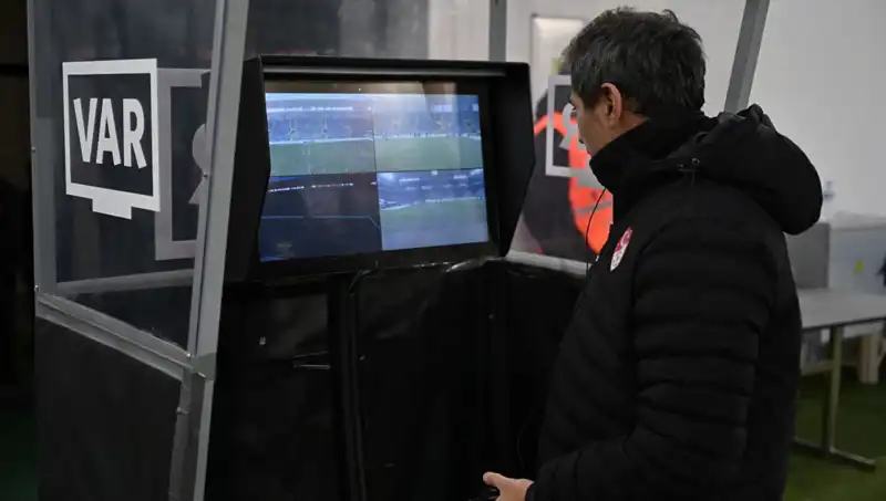 Beşiktaş-Gaziantep FK Maçına Alman VAR Hakemi Atandı: Olası Sonuçlar ve Beklentiler