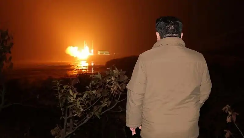 Kuzey Kore'nin Silah Programı: Masraflarını Amerikalılar mı Karşılıyor?