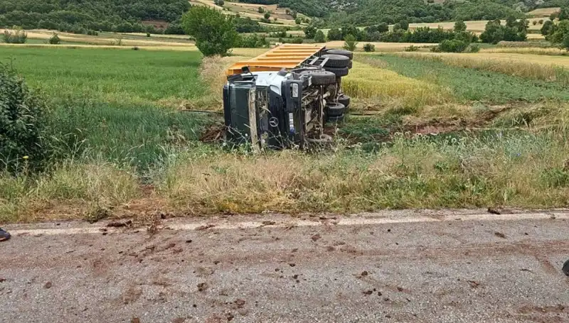 Tokat'ta Devrilen Kamyonun Şoförü Hayatını Kaybetti: Detaylar Şok Edici