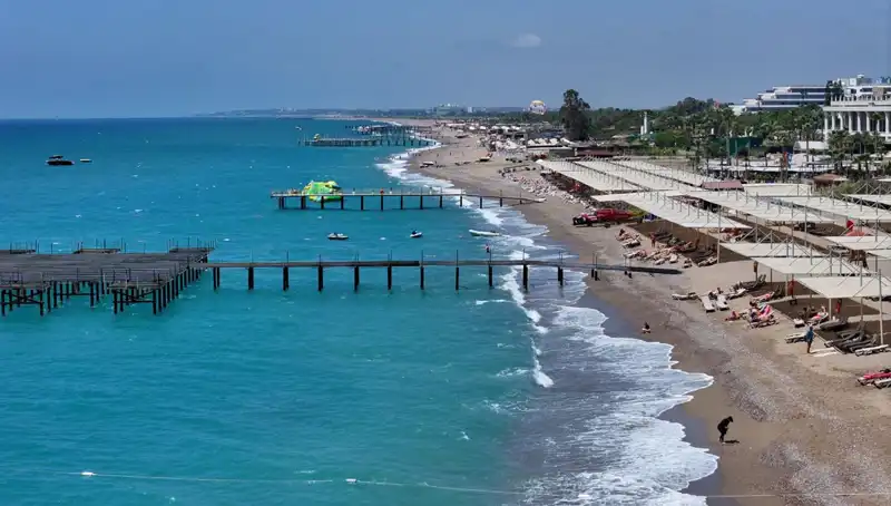 Antalya Sahillerinde Güneşli Hava ve Turizme Katkıları