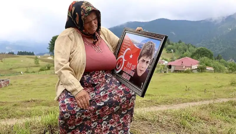 DEM Parti Eren Bülbül'ün Annesine Bayram Mesajı Gönderdi