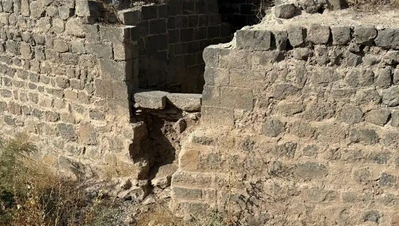Diyarbakır'da Tarihi Saint George Kilisesi'nin Hamam İddialarına Yanıt Veren Kitabe Bulundu