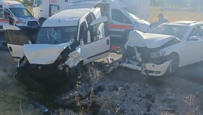 Nevşehir'de Korkutan Trafik Kazası: 14 Yaralı, Olay Anı Gözler Önünde