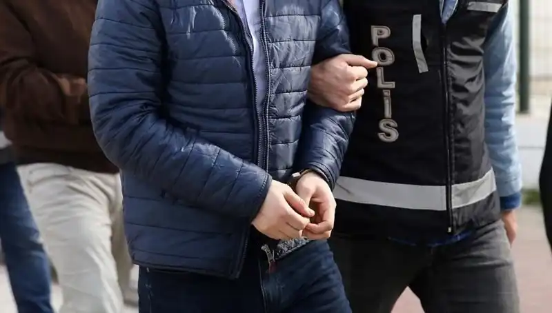 Hırsızlık Olayında Suçüstü Yapan Polisi, 5 Şüpheliyi Tutukladı