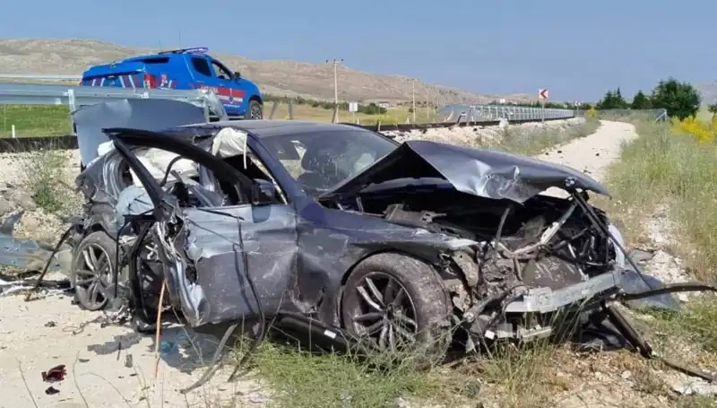 Sivas’ta İki Ayrı Trafik Kazasında 9 Kişi Yaralandı