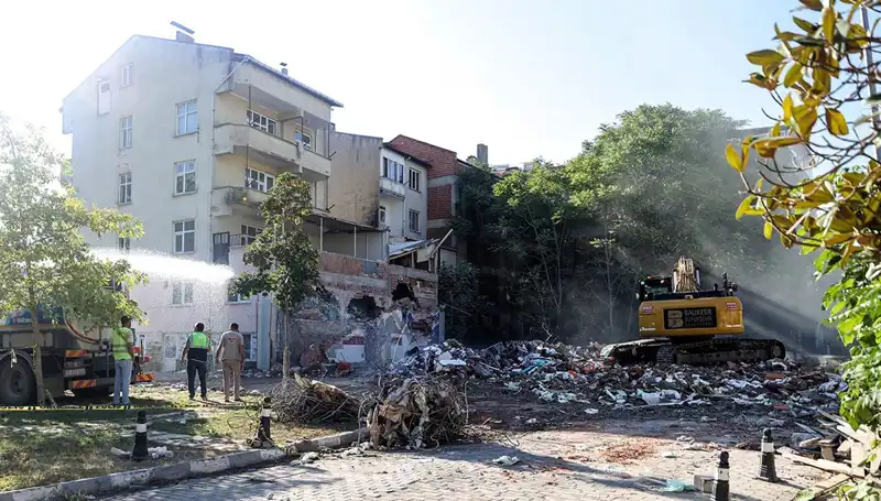 Sındırgı'da Deprem Artçıları, Bölgeyi Tedirgin Ediyor: Neler Oluyor?