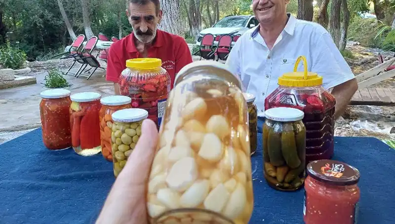 Araban Sarımsağı ile Hazırlanan Turşu: Lezzet ve Şifa Bir Arada!